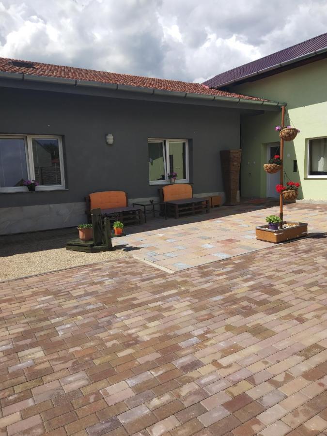Apartman Blizko Brna S Dobovymi Dekoracemi Apartment Melcany Exterior foto