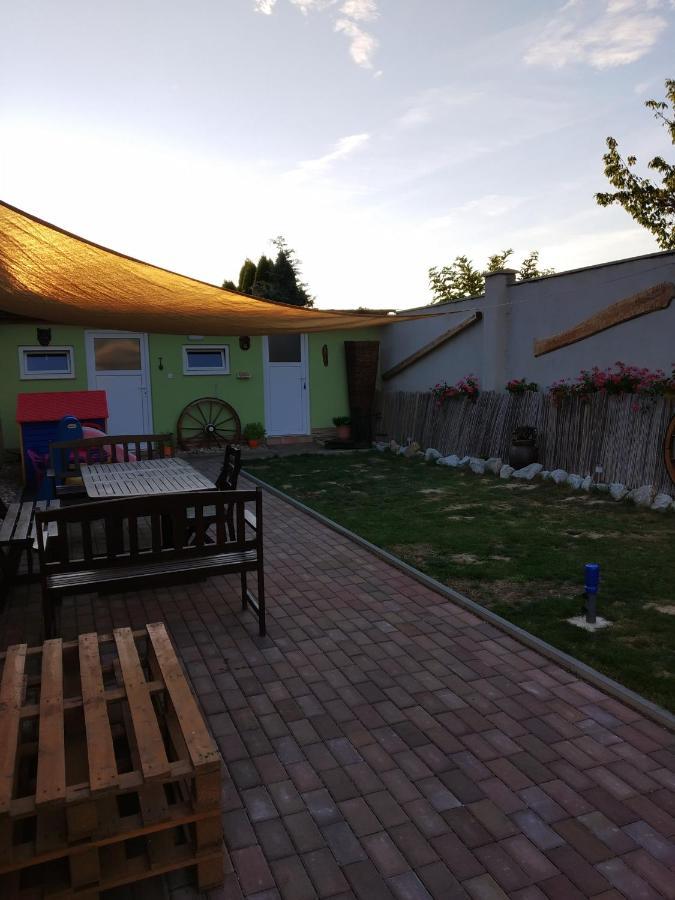 Apartman Blizko Brna S Dobovymi Dekoracemi Apartment Melcany Exterior foto